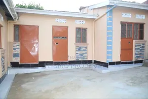 8bdrm Apartment in Nansana Along for sale