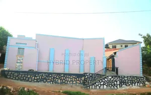 8bdrm Apartment in Nansana Along for sale