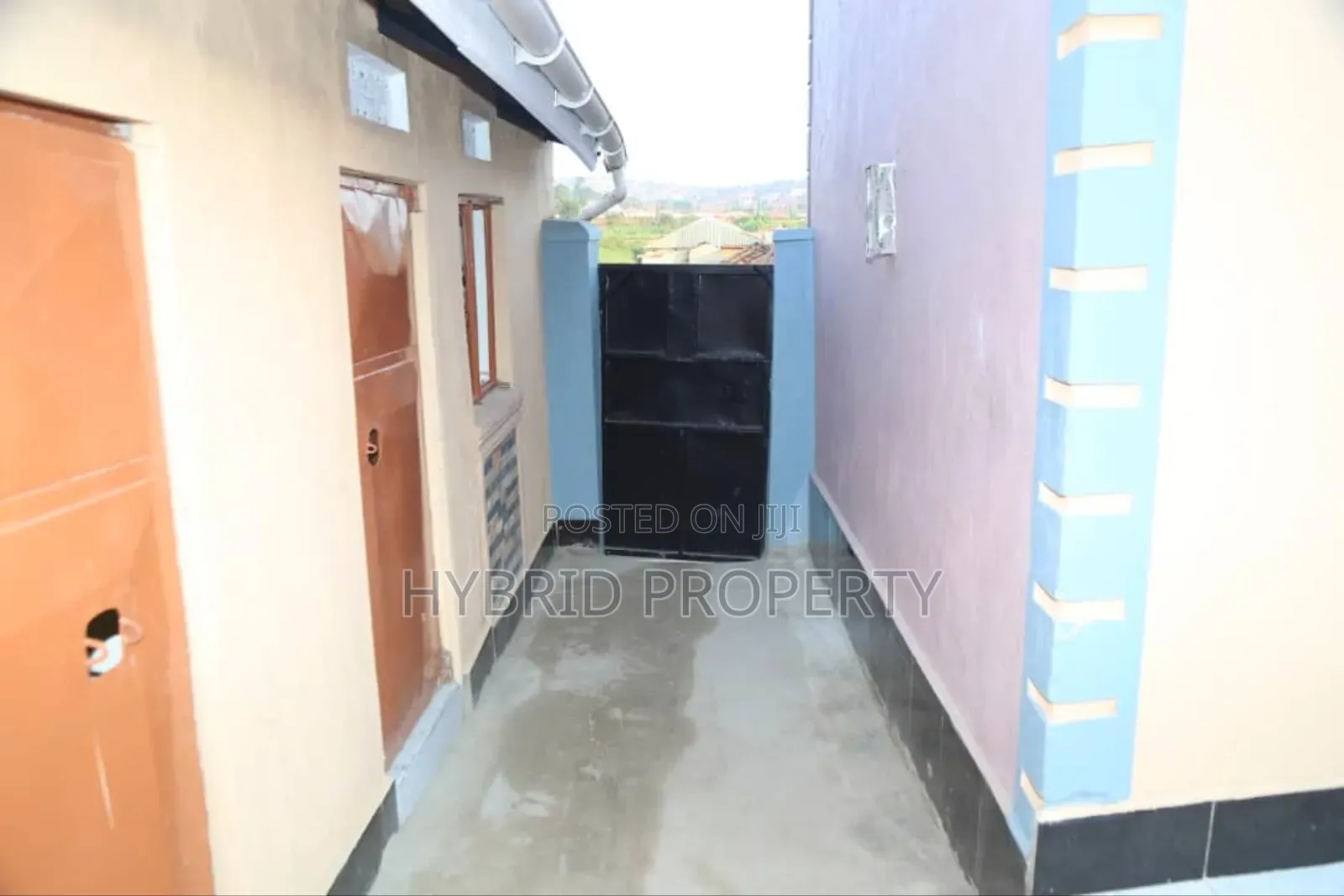 8bdrm Apartment in Nansana Along for sale
