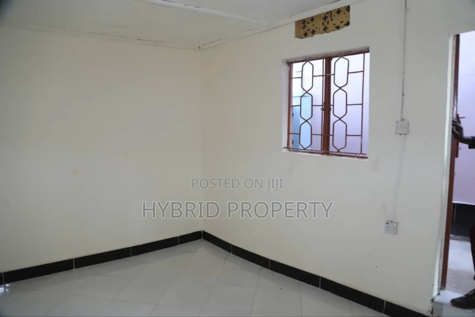 8bdrm Apartment in Nansana Along for sale