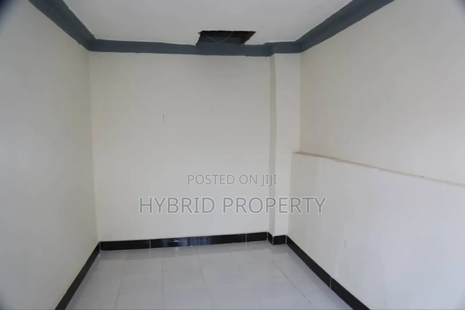 8bdrm Apartment in Nansana Along for sale