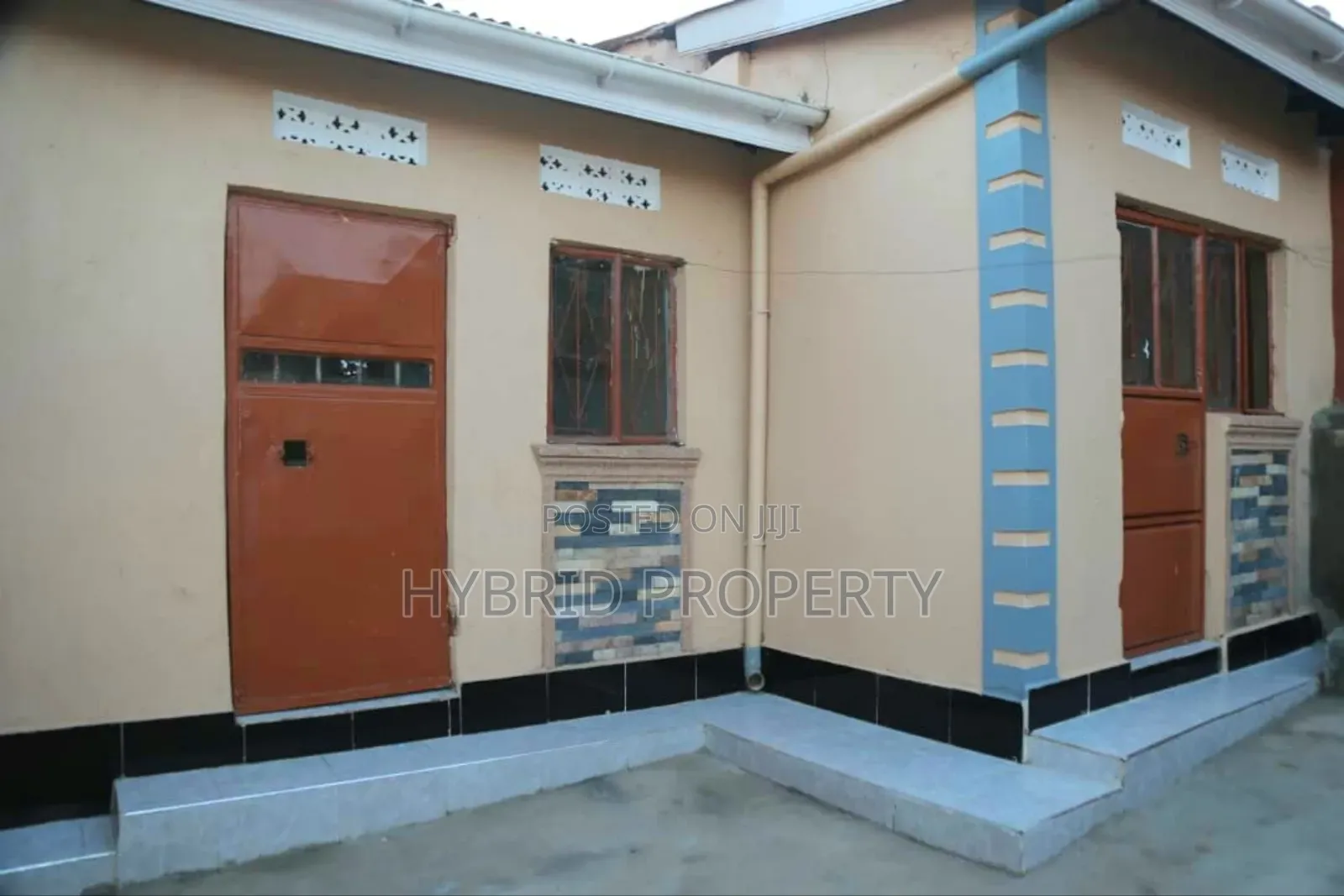 8bdrm Apartment in Nansana Along for sale