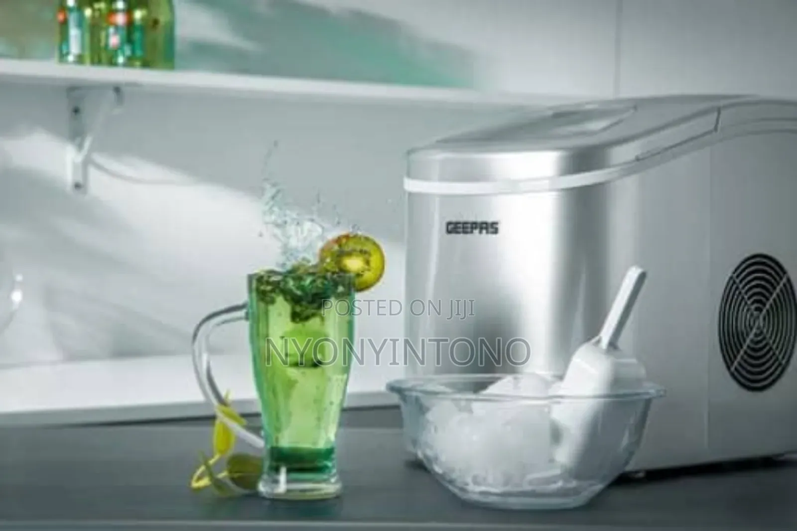 Geepas High Quality Ice Cubes Maker.