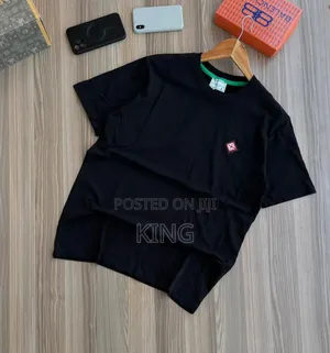 T-Shirt. Relaxed Fit. Black