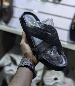Original Luxurious Valentino Garavani Cross Leather Sandals