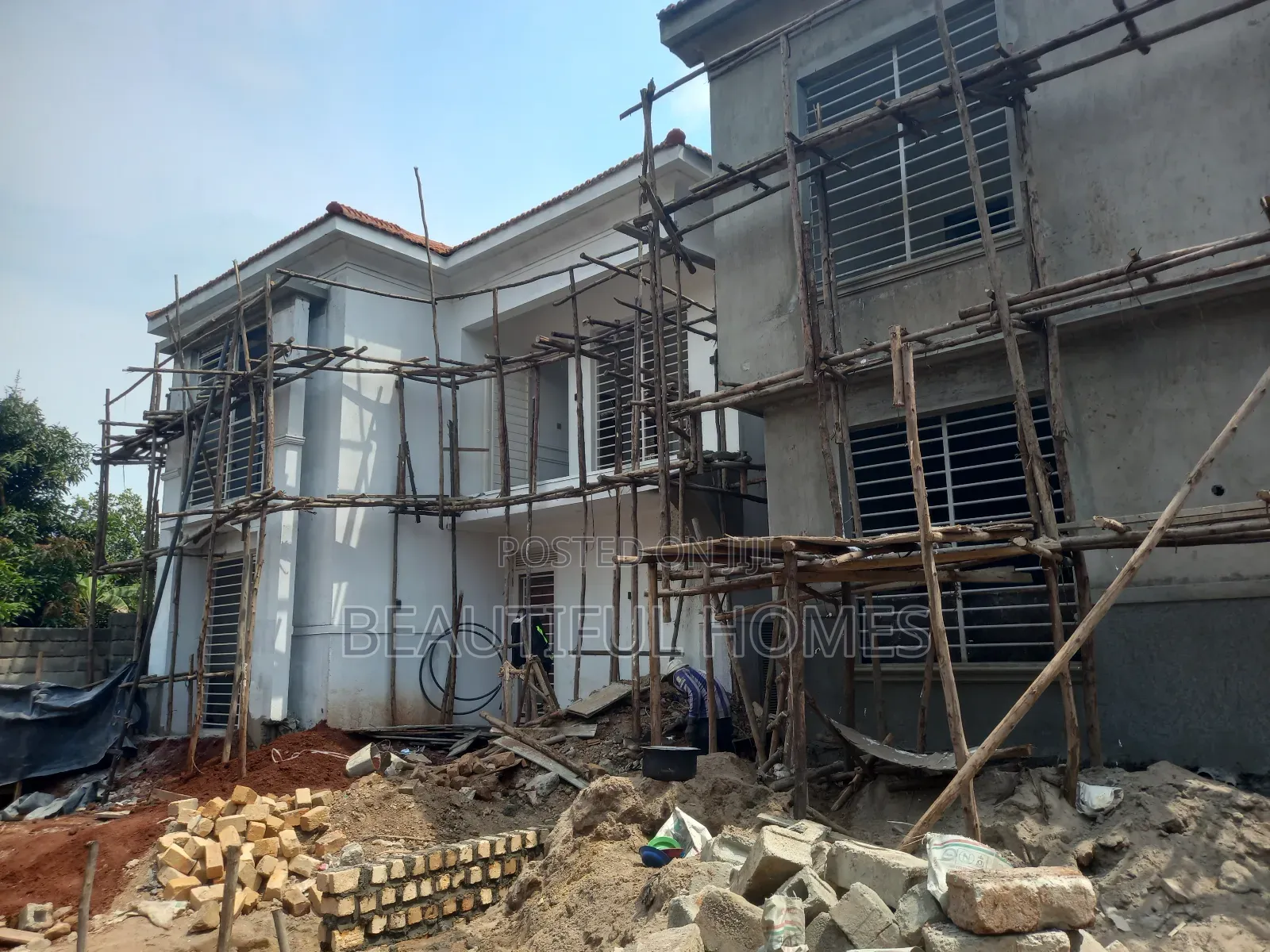 Furnished 4bdrm Duplex in Kira for sale