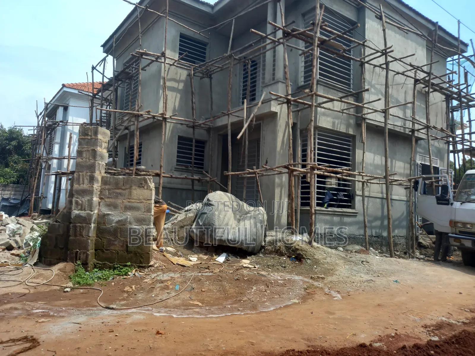 Furnished 4bdrm Duplex in Kira for sale