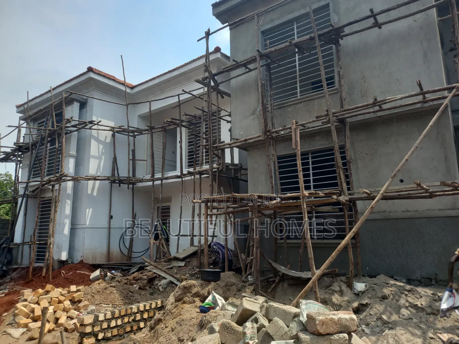 Furnished 4bdrm Duplex in Kira for sale
