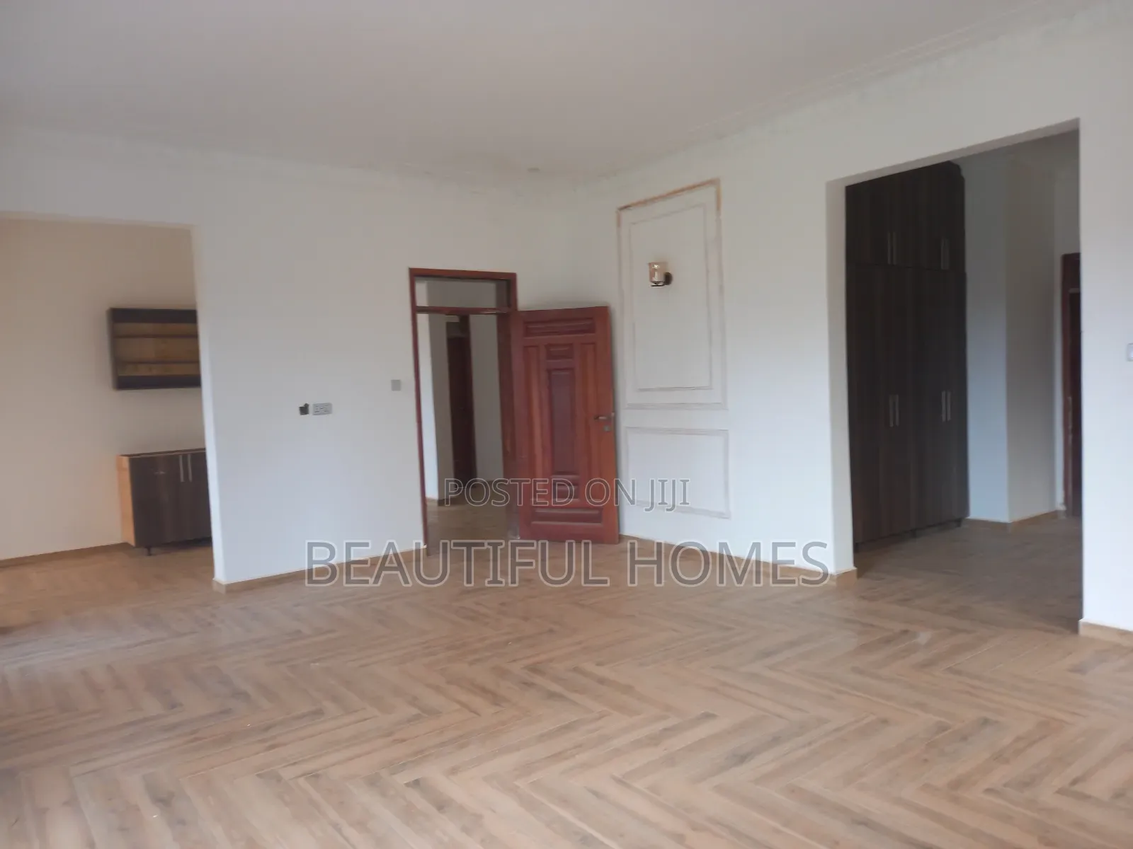 Furnished 6bdrm Mansion in Kira Rich for sale
