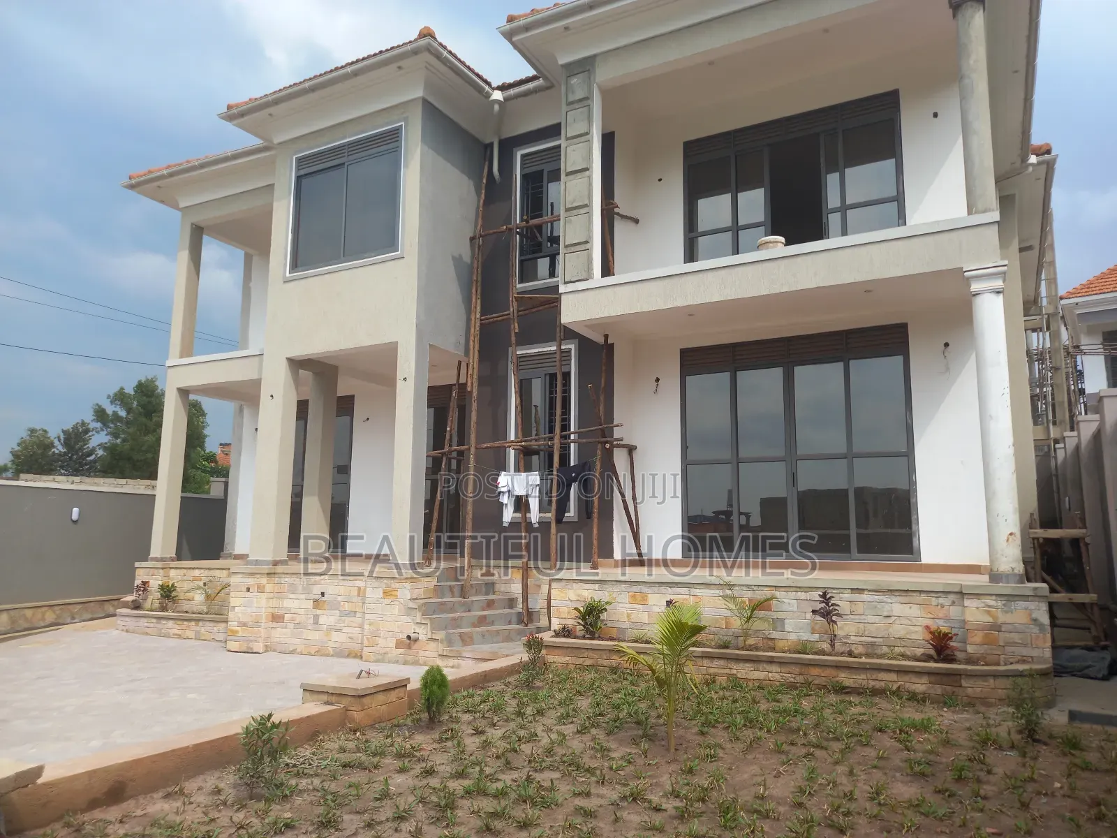 Furnished 6bdrm Duplex in Kira for sale