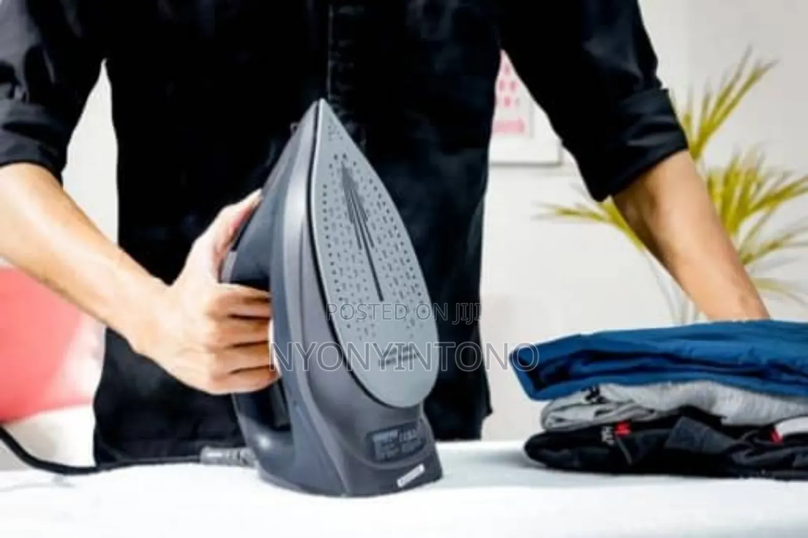 Geepas High Quality Ceramic Steam Iron.