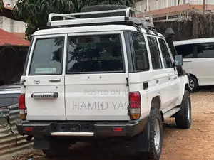 Toyota Land Cruiser 2017 White