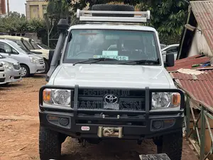 Toyota Land Cruiser 2017 White