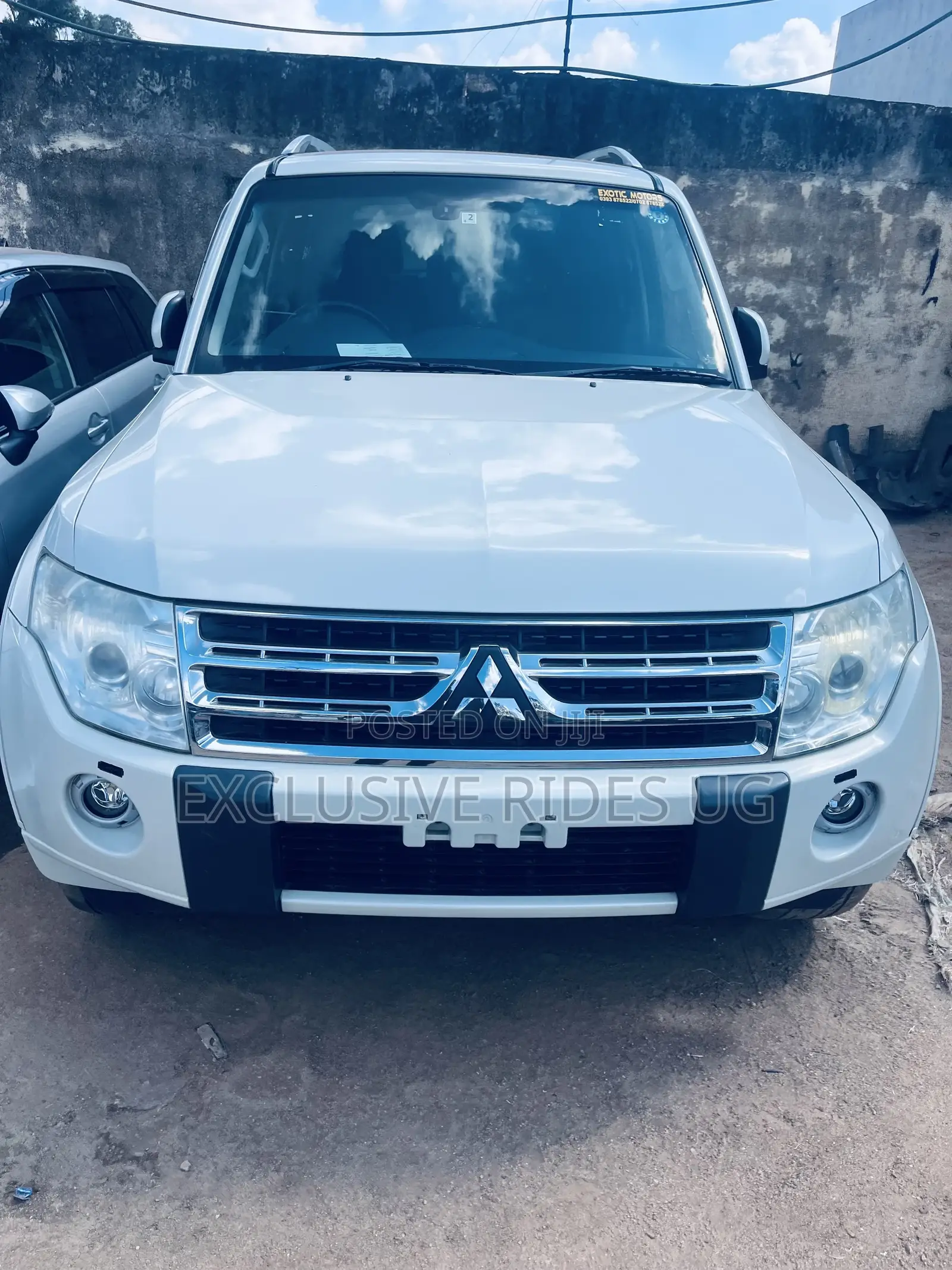 Mitsubishi Pajero 2012 White