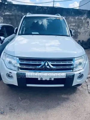 Mitsubishi Pajero 2012 White