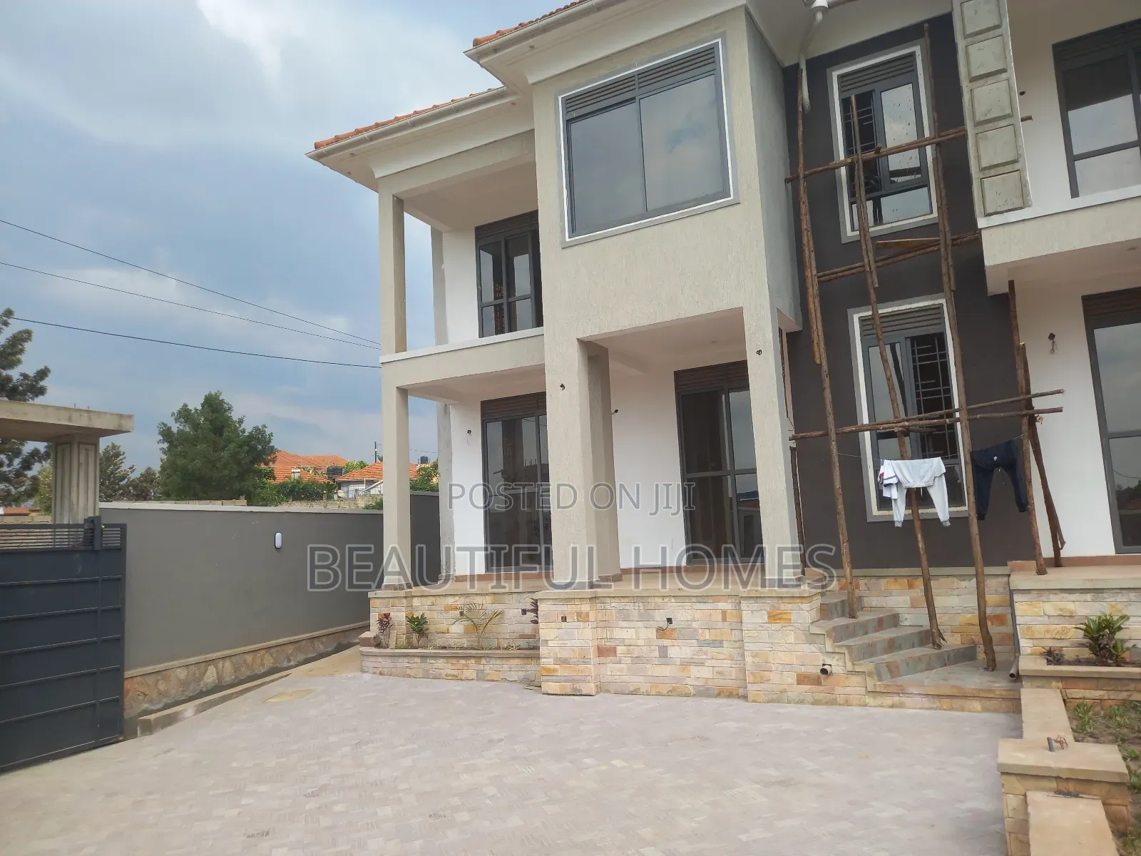 Furnished 6bdrm Mansion in Kira Corporates for sale