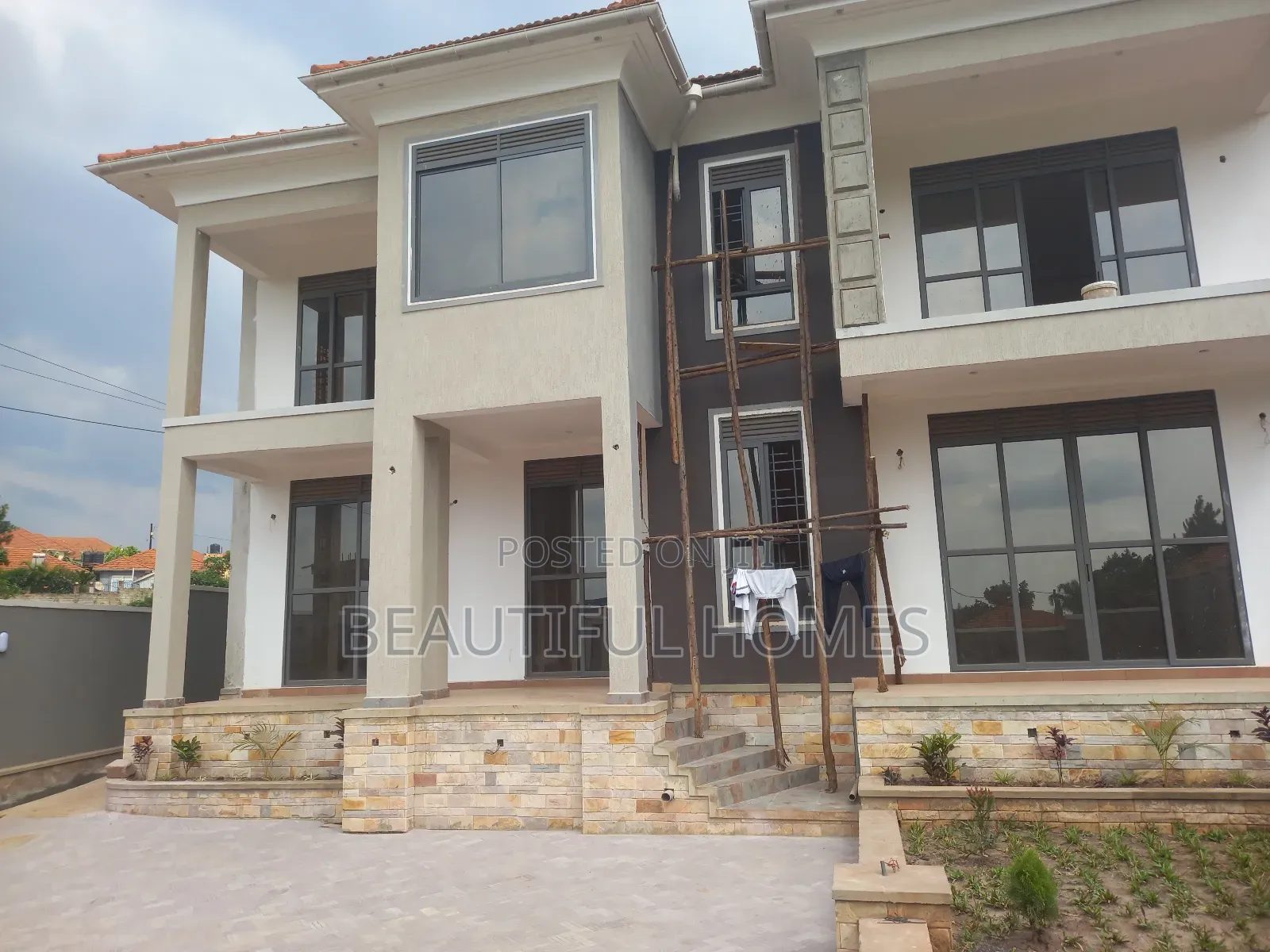Furnished 6bdrm Mansion in Kira Corporates for sale