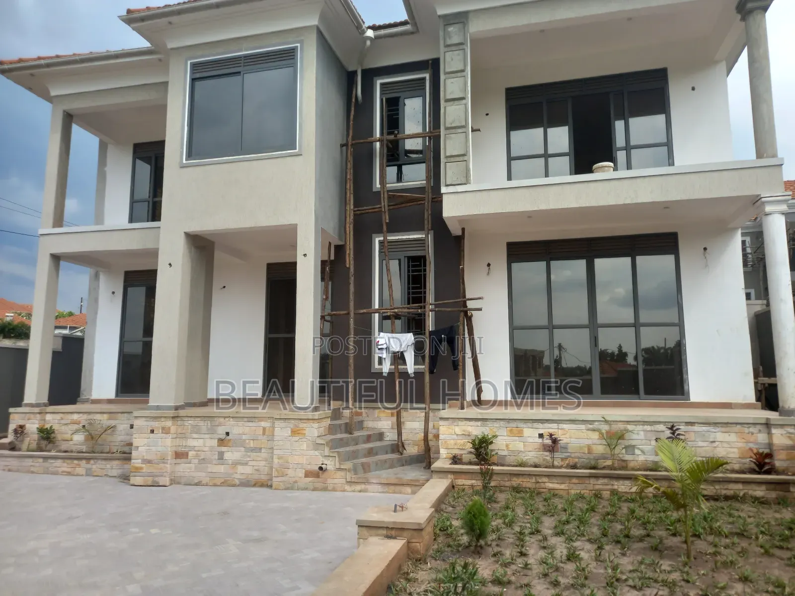 Furnished 6bdrm Mansion in Kira Corporates for sale