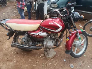 TVS HLX 125 2020 Red