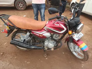 TVS HLX 125 2022 Red