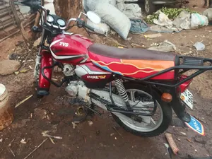 TVS HLX 125 2021 Red