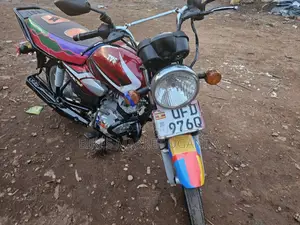 TVS HLX 125 2021 Red
