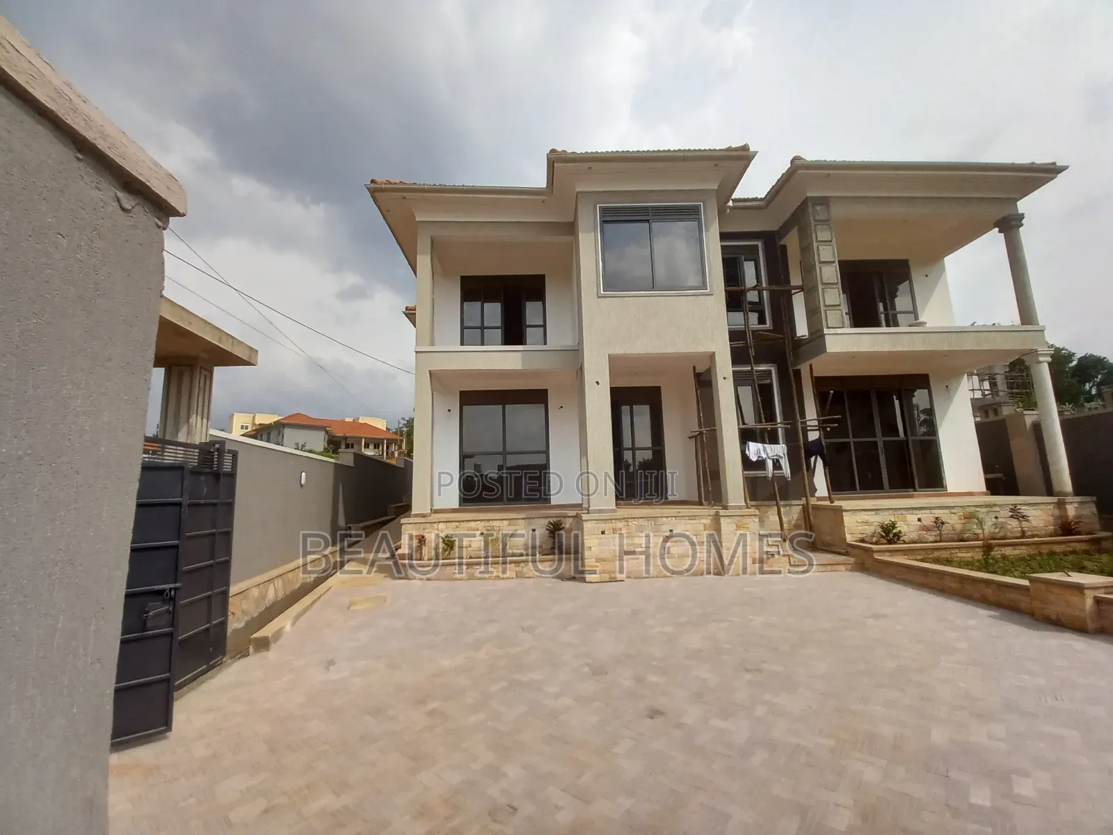 Furnished 6bdrm Mansion in Kira Wealthy Estate, Central Division