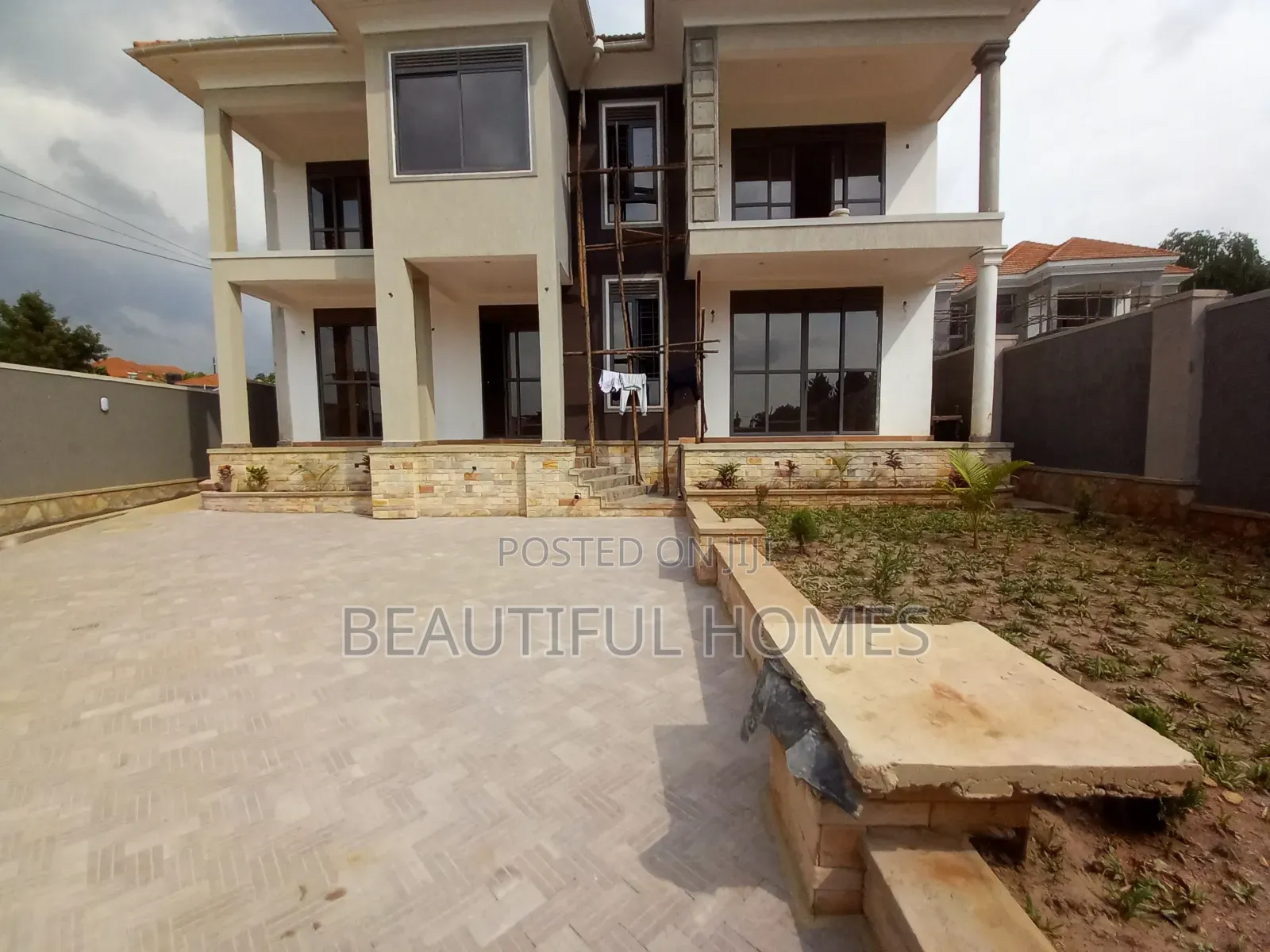 Furnished 6bdrm Mansion in Kira for sale