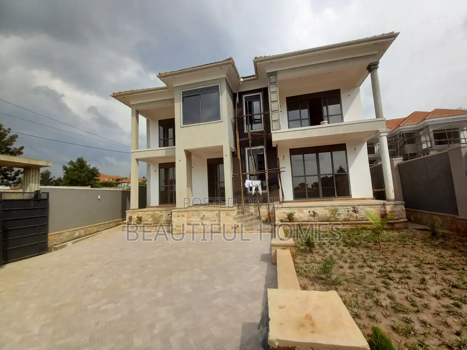 Furnished 6bdrm Mansion in Kira for sale