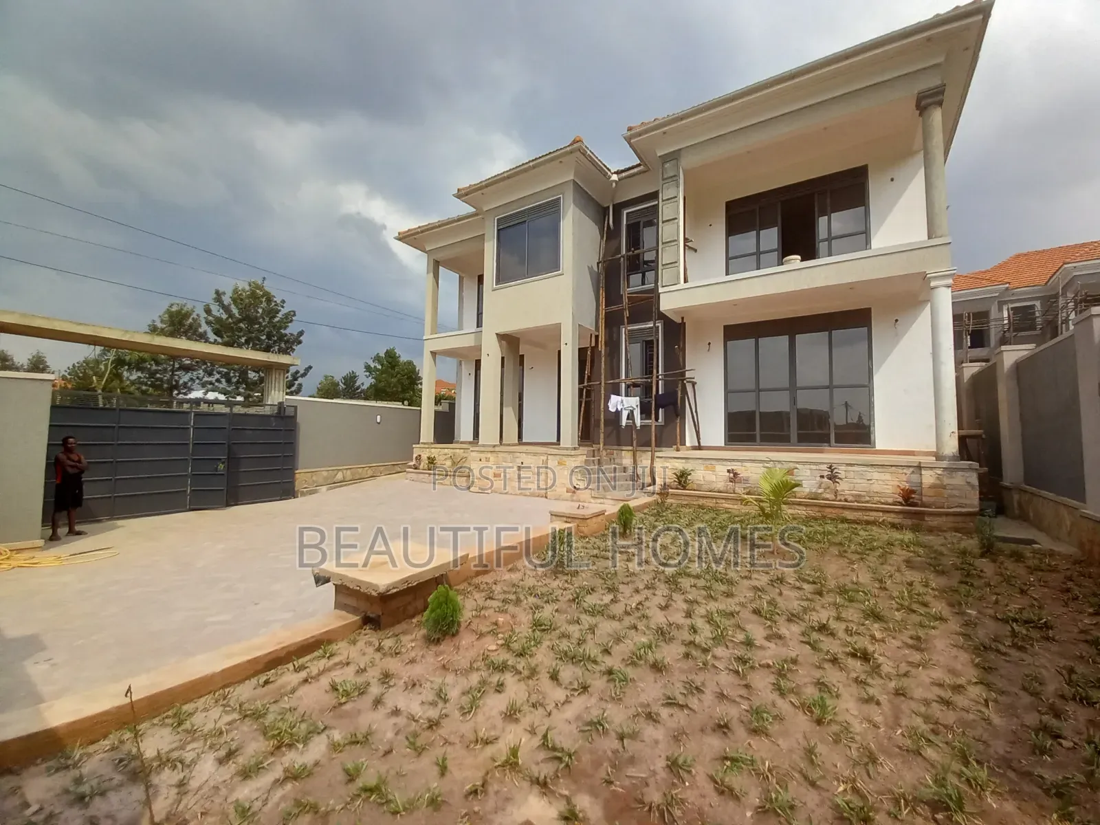 Furnished 6bdrm Mansion in Kira for sale