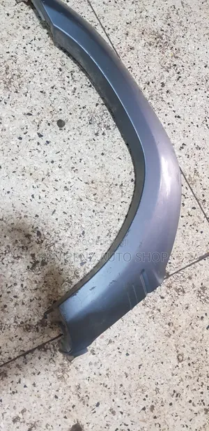 Fender Moldings for Landcruiser Tx 1997