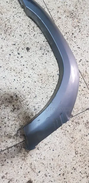 Fender Moldings for Landcruiser Tx 1997