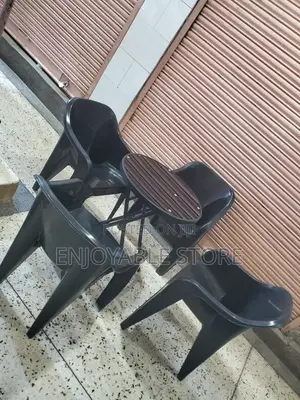 Plastic 4chairs and Foldable Table