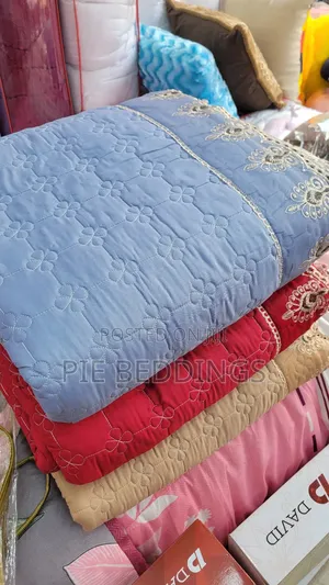 Warm 4pc Lace Bedspreads
