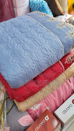 Warm 4pc Lace Bedspreads