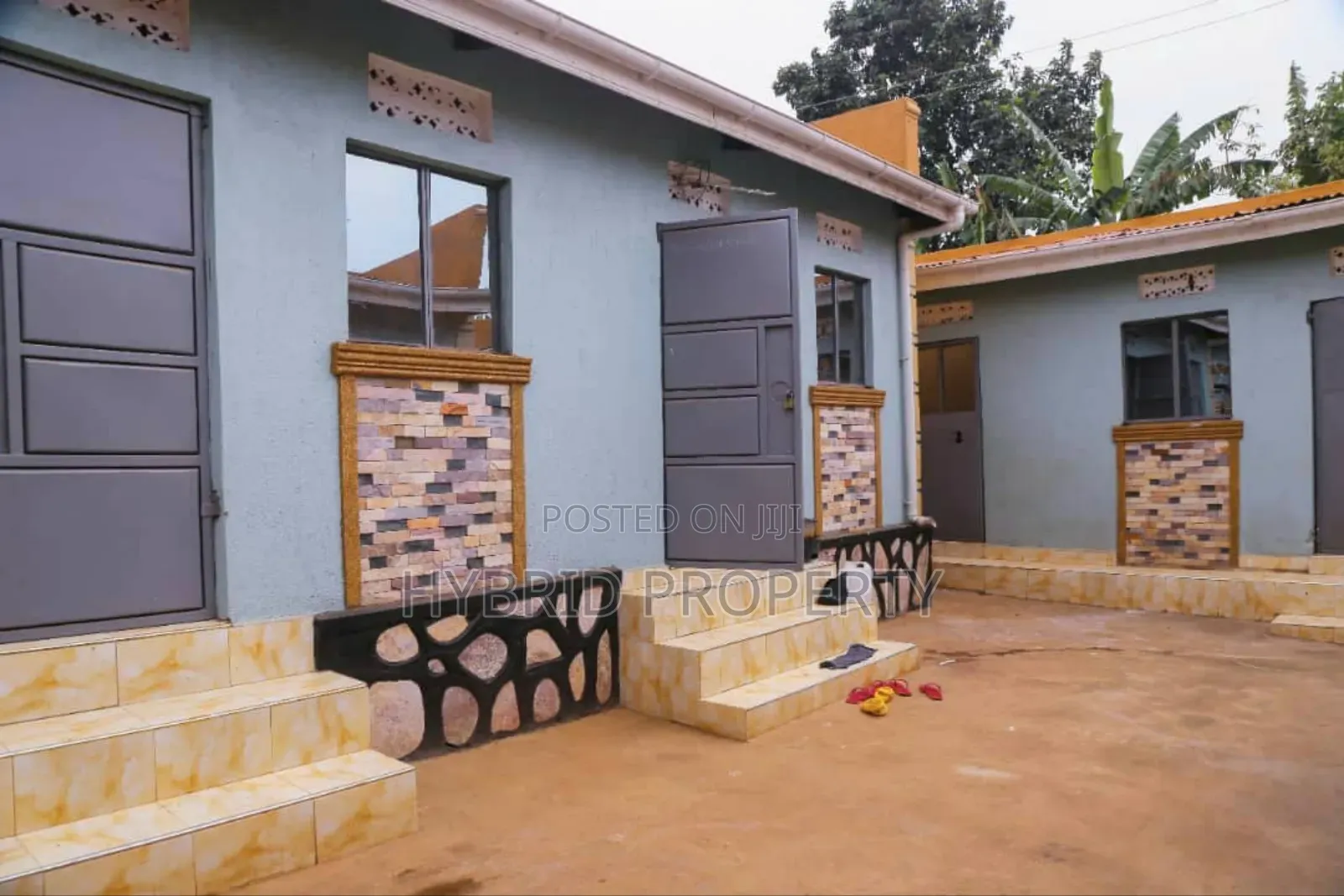 8bdrm Apartment in Nansana Along for sale