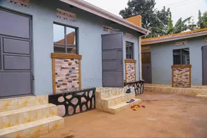 8bdrm Apartment in Nansana Along for sale