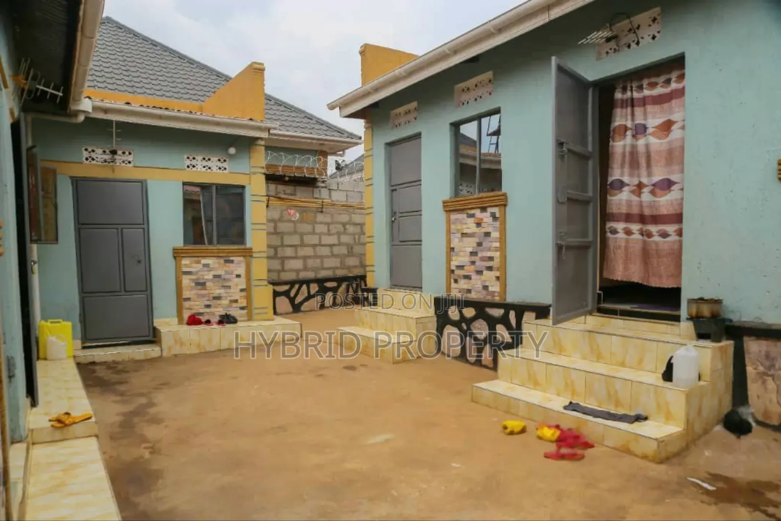 8bdrm Apartment in Nansana Along for sale