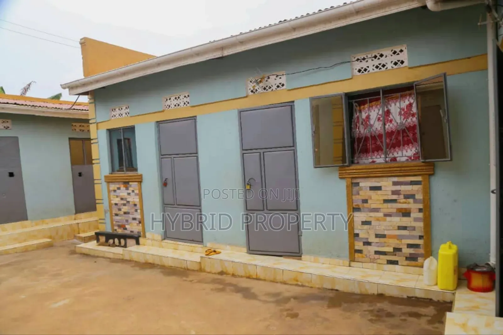 8bdrm Apartment in Nansana Along for sale