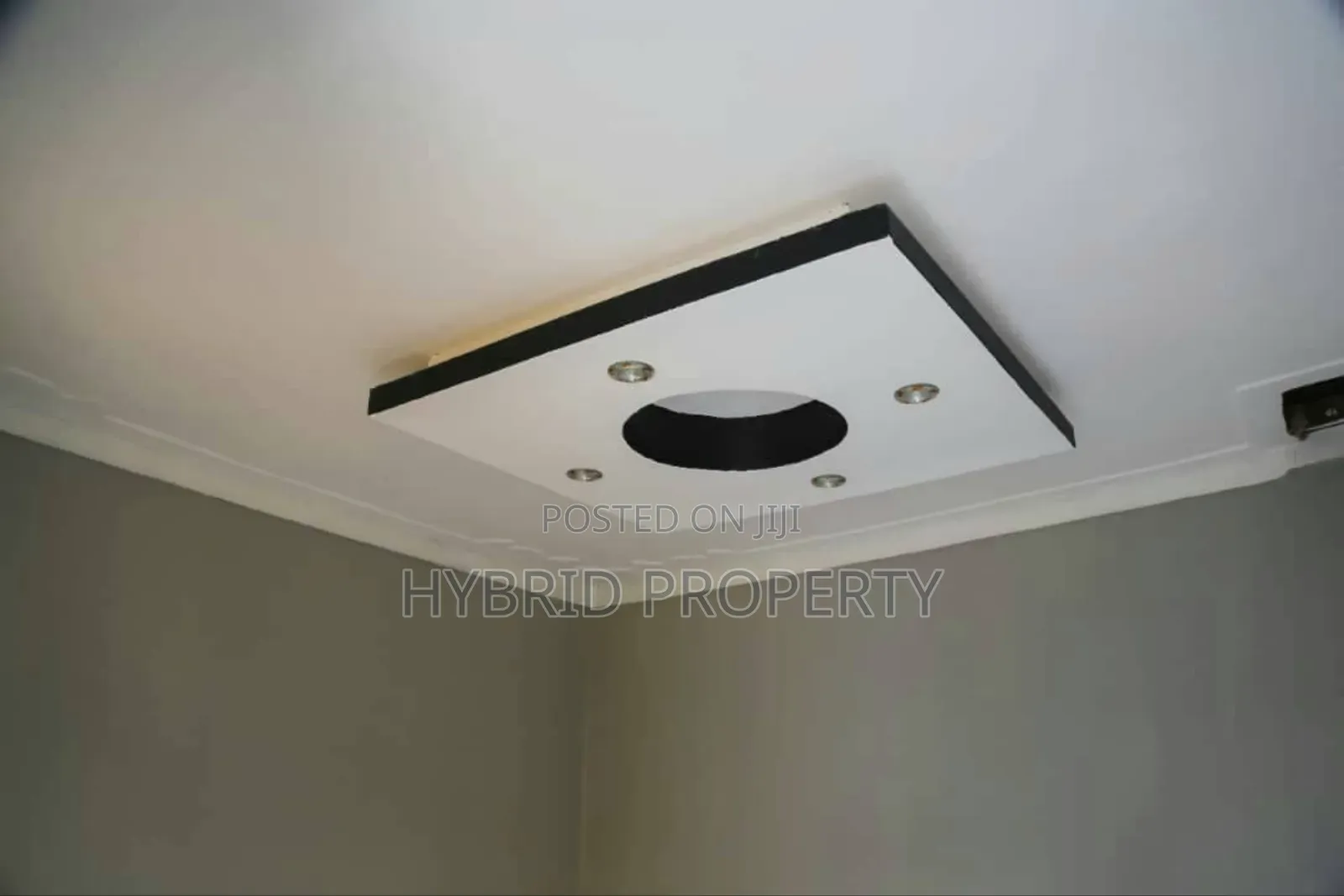 8bdrm Apartment in Nansana Along for sale