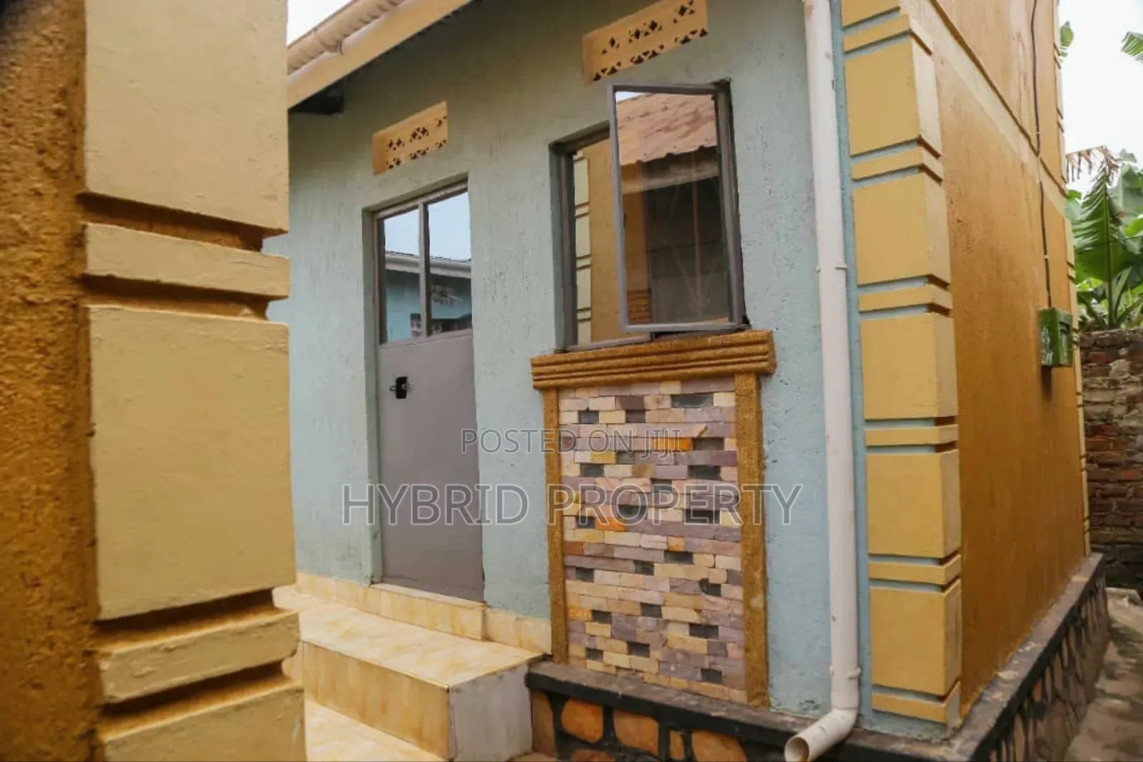 8bdrm Apartment in Nansana Along for sale