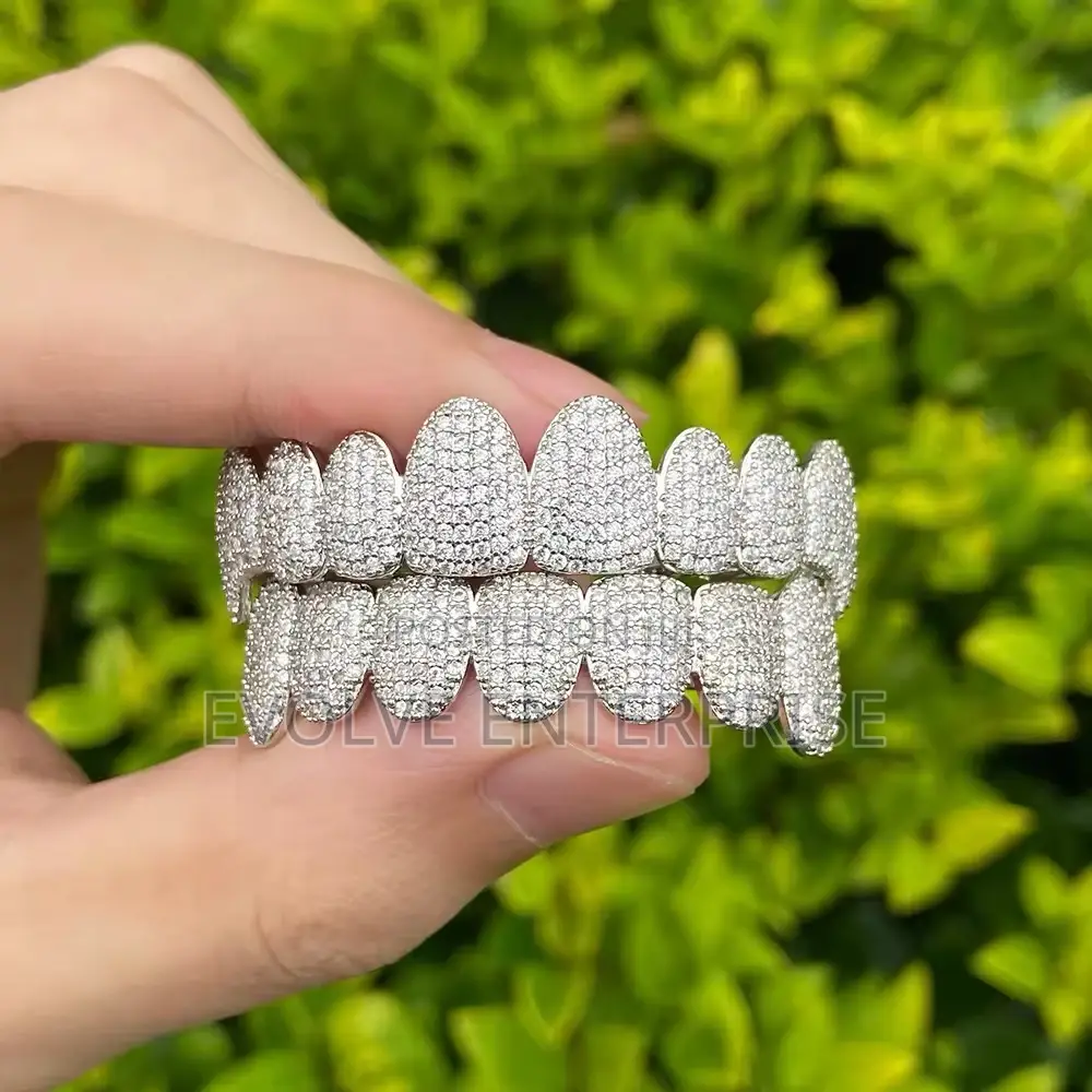 Iced-Out Diamond Teeth Grillz - Teeth Jewellery