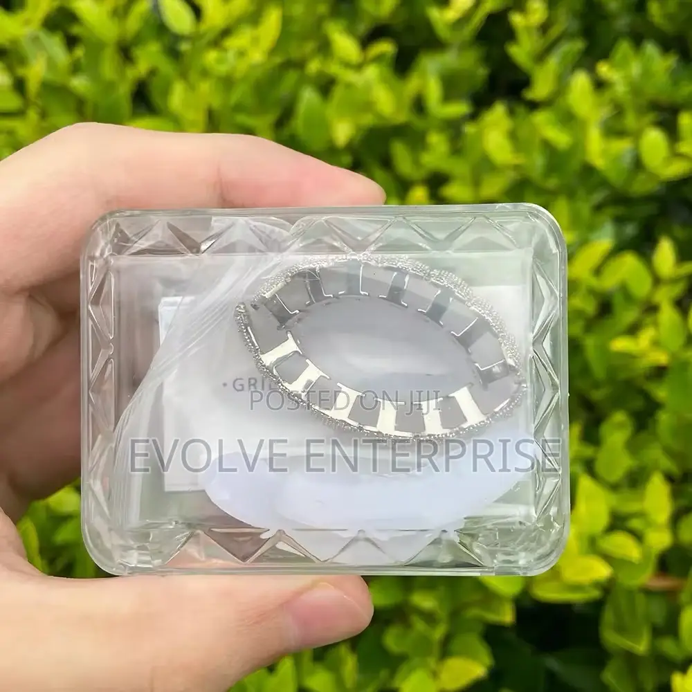 Iced-Out Diamond Teeth Grillz - Teeth Jewellery