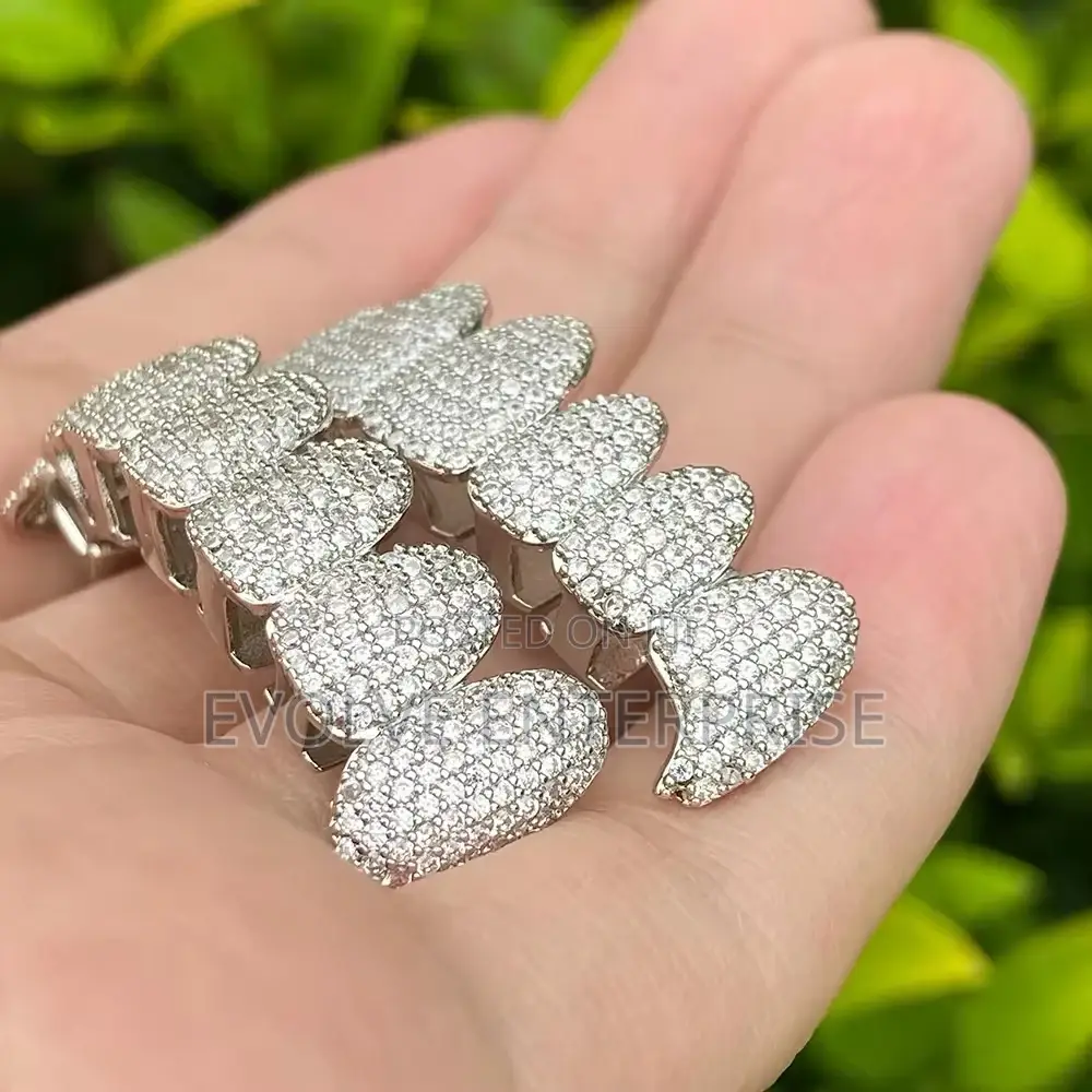 Iced-Out Diamond Teeth Grillz - Teeth Jewellery