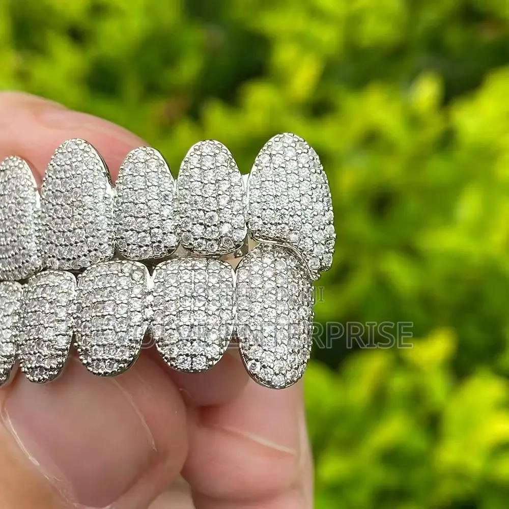Iced-Out Diamond Teeth Grillz - Teeth Jewellery