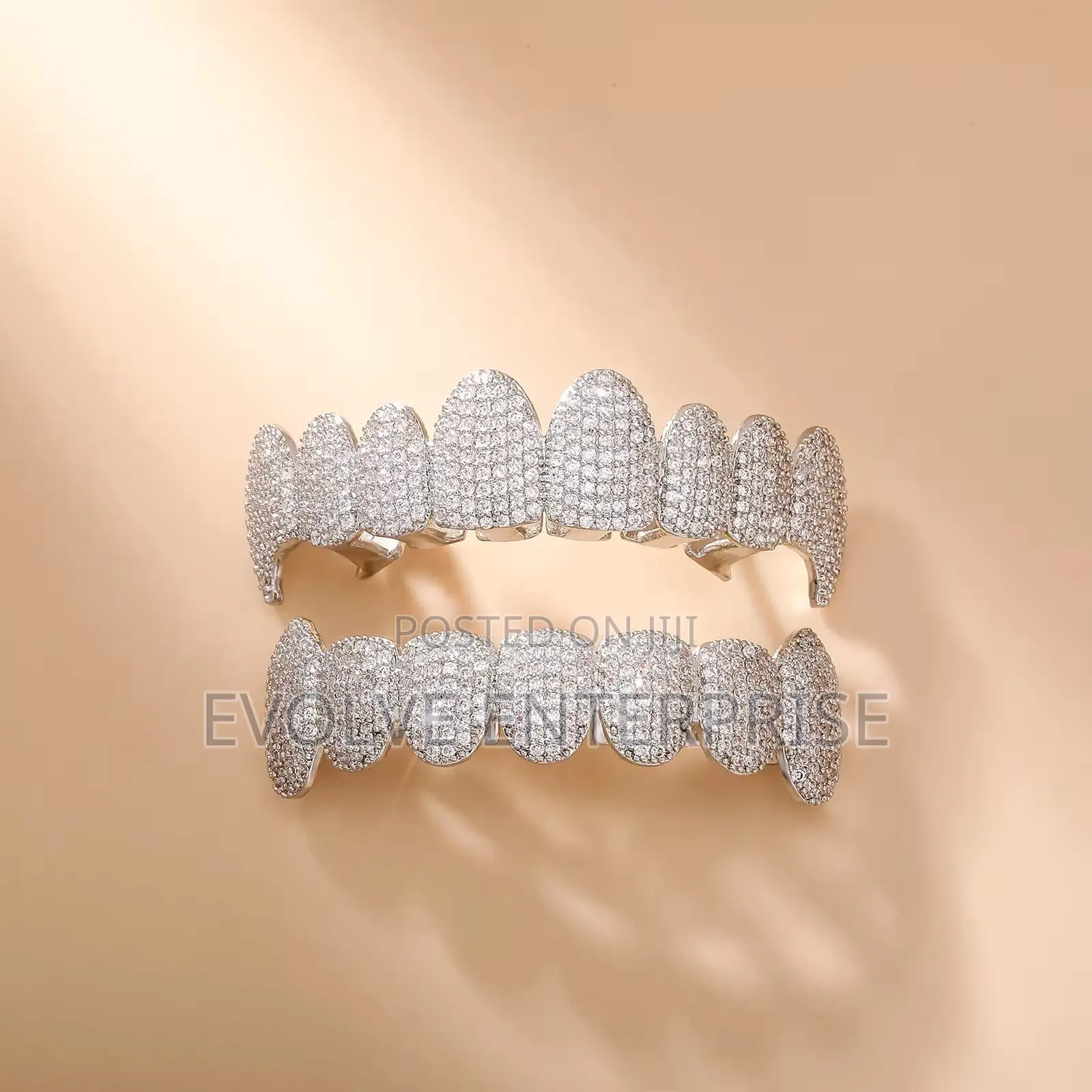 Iced-Out Diamond Teeth Grillz - Teeth Jewellery