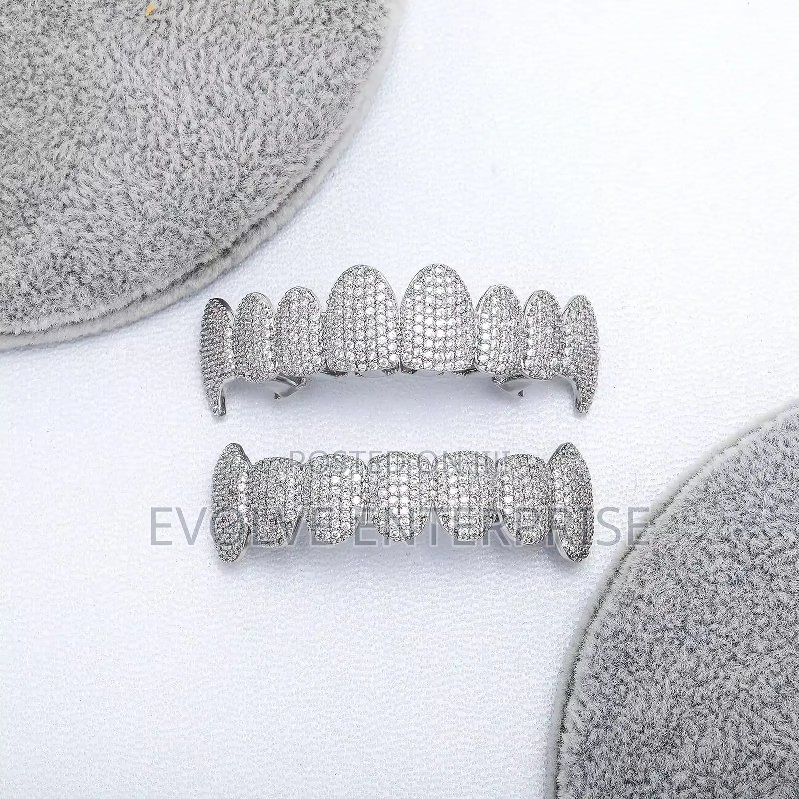 Iced-Out Diamond Teeth Grillz - Teeth Jewellery