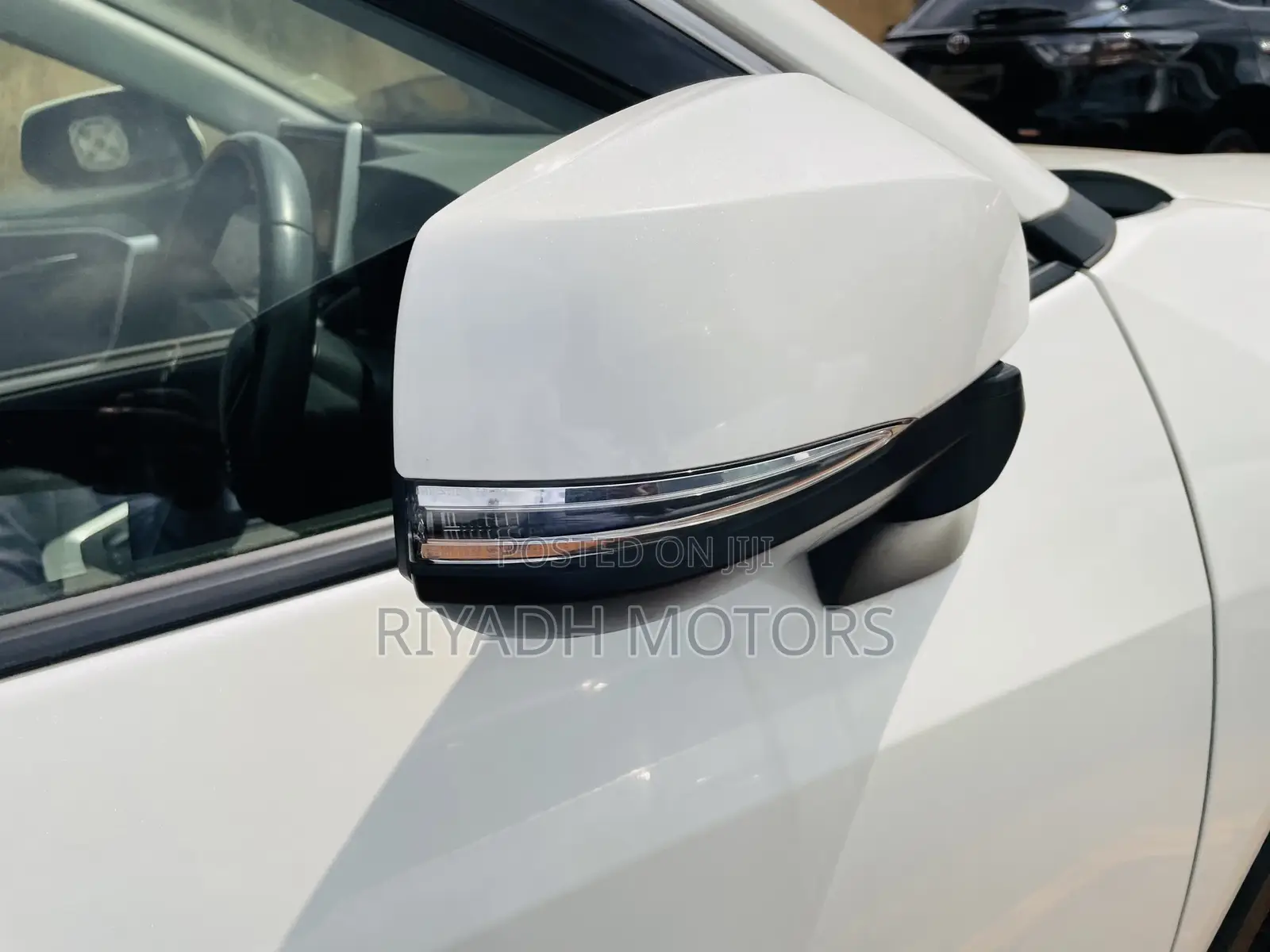Toyota RAV4 Adventure 4dr SUV AWD (2.5L 4cyl 6A) 2018 White