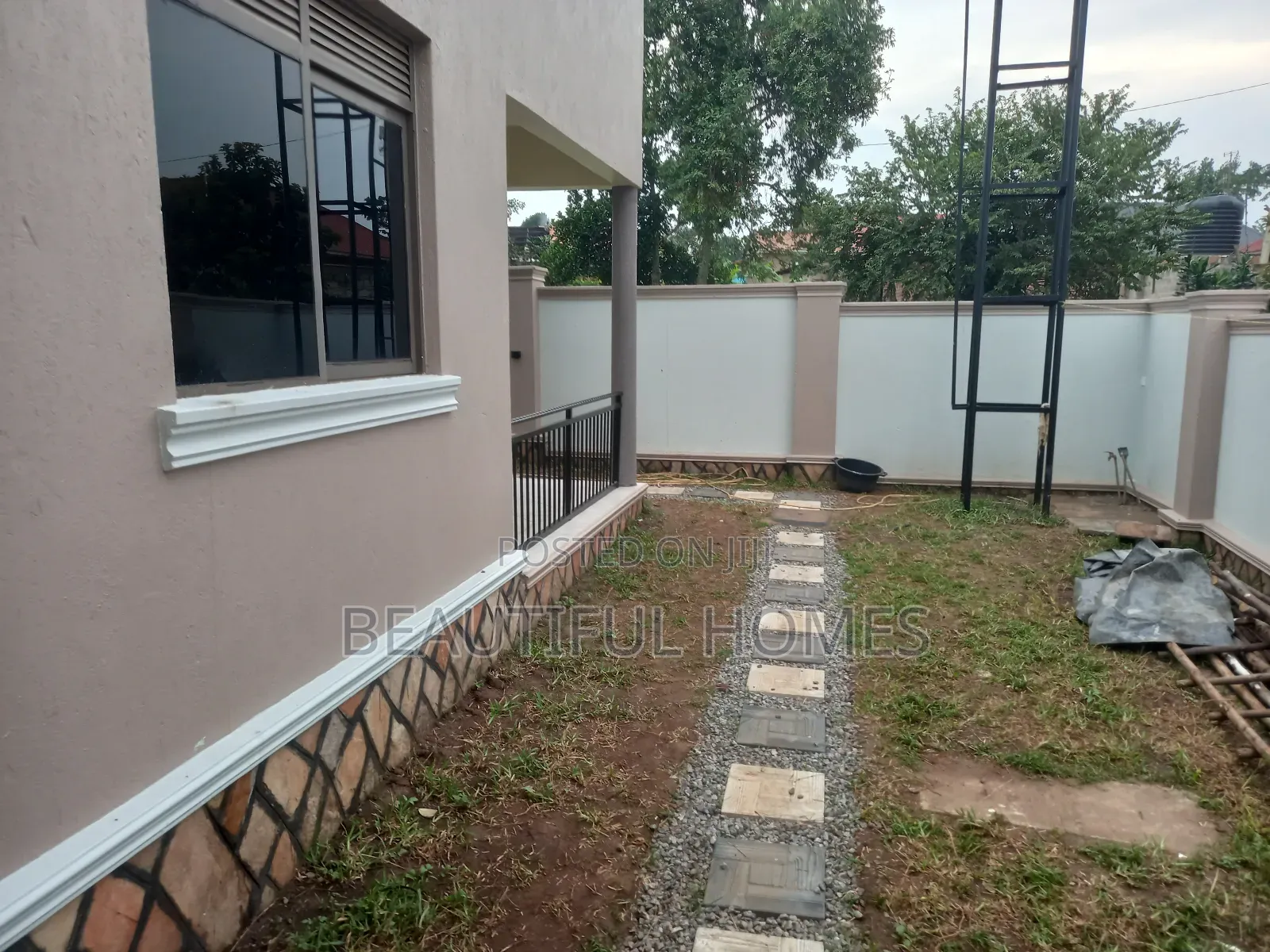 Furnished 4bdrm House in Kira for sale