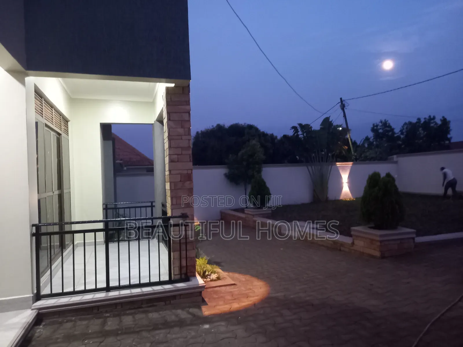 Furnished 4bdrm House in Kira for sale